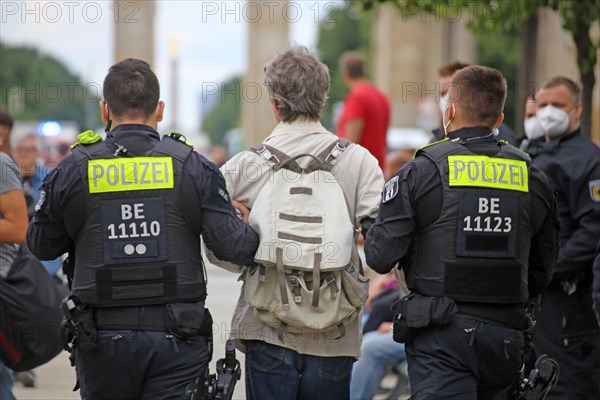 Berlin: The planned lateral thinker demo for peace and freedom against the corona measures of the federal government was banned. Several arrests were made