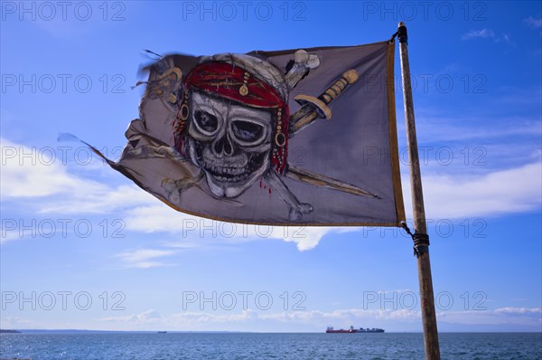 Pirate flag, advertising for tourist ship, excursion boat, pirate ship Arabella, Thessaloniki Pirates, waterfront promenade, Thessaloniki, Macedonia, Greece, Europe