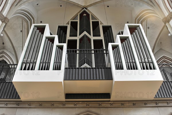 Sankt-Petri-Kirche, parish church, construction started in 1310, Moenckebergstrasse, modern organ with symmetrical pipe ranks in a church interior, Hamburg, Hanseatic City of Hamburg, Germany, Europe