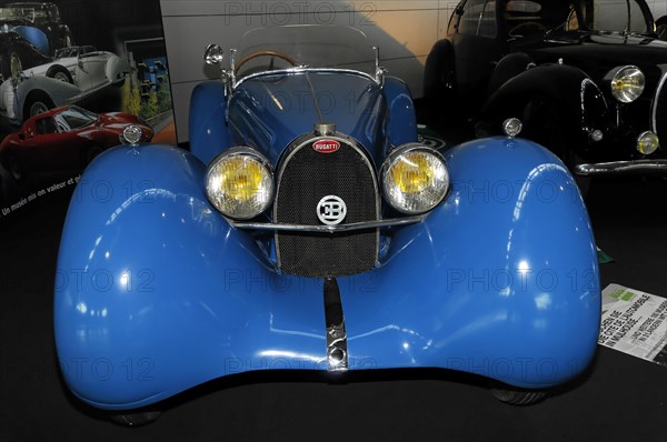 Bugatti 35 B Sport 1927, RETRO CLASSICS 2010, The front view of a bright blue vintage sports car with shiny chrome details, Stuttgart Trade Fair Centre, Stuttgart, Baden-Wuerttemberg, Germany, Europe