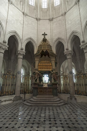 Altar in the former Cistercian monastery of Pontigny, Pontigny Abbey was founded in 1114, Pontigny, Bourgogne, France, Europe