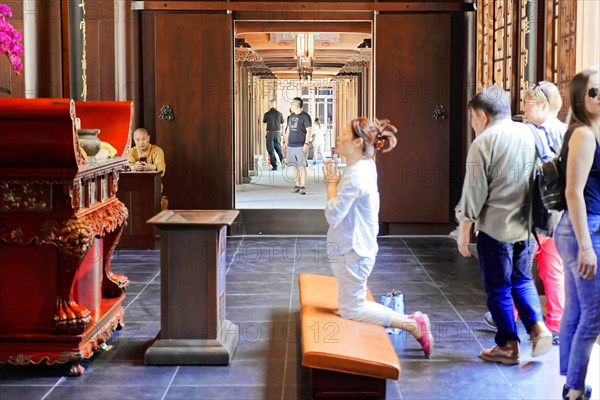 Jade Buddha Temple, Shanghai, visitors praying in a temple, traditional ambience, Shanghai, China, Asia