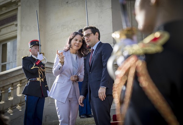 Annalena Baerbock (Alliance 90/The Greens), Federal Foreign Minister, takes a photo as part of her participation in the international humanitarian conference on Sudan and its neighbouring countries. Here she is greeted by Stephane Sejourne, Foreign Minister of France, at the Quai d'Orsay Foreign Ministry. 'Photographed on behalf of the Federal Foreign Office'