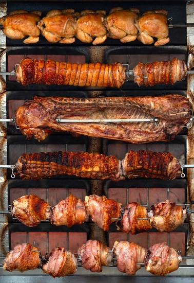 Flame wall grill with chicken possibly Turkey, ribs, pork knuckle in the marquee at the spring festival Deggendorf, Lower Bavaria, Bavaria, Germany, Europe