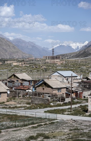 Abandoned buildings in a barren landscape, ghost town of Enilchek in the Tien Shan Mountains, Ak-Su, Kyrgyzstan, Asia