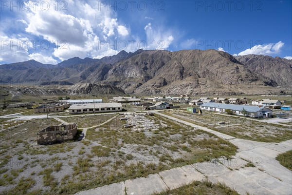 View of the village with abandoned and still inhabited houses, ghost town, Engilchek, Tian Shan, Kyrgyzstan, Asia