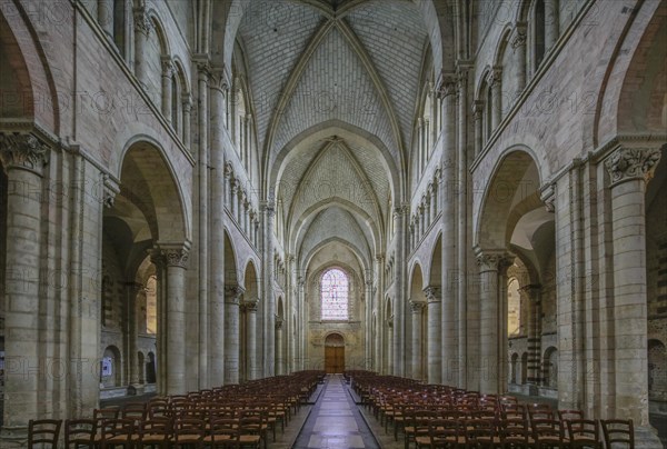 Nave, Romanesque-Gothic Saint-Julien du Mans Cathedral, Le Mans, Sarthe department, Pays de la Loire region, France, Europe