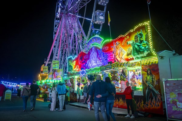 Spring Festival of the Dresden Showmen on the fairgrounds at the Marienbruecke, Dresden, Saxony, Germany, Europe