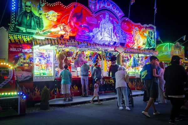 Spring Festival of the Dresden Showmen on the fairgrounds at the Marienbruecke, Dresden, Saxony, Germany, Europe