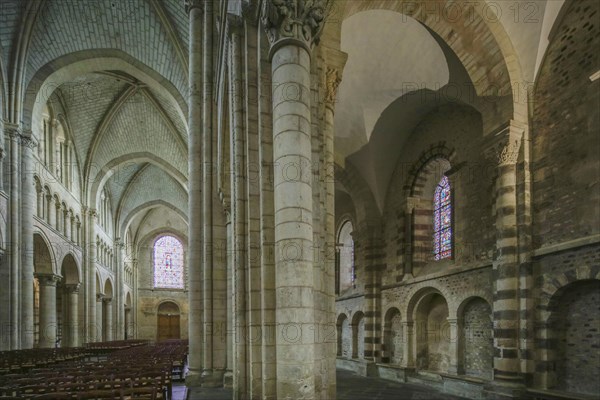 Nave and Romanesque side aisle, Romanesque-Gothic Saint-Julien du Mans Cathedral, Le Mans, Sarthe department, Pays de la Loire region, France, Europe