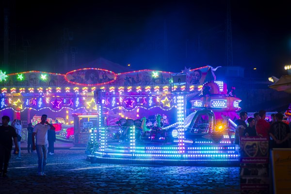 Spring Festival of the Dresden Showmen on the fairgrounds at the Marienbruecke, Dresden, Saxony, Germany, Europe