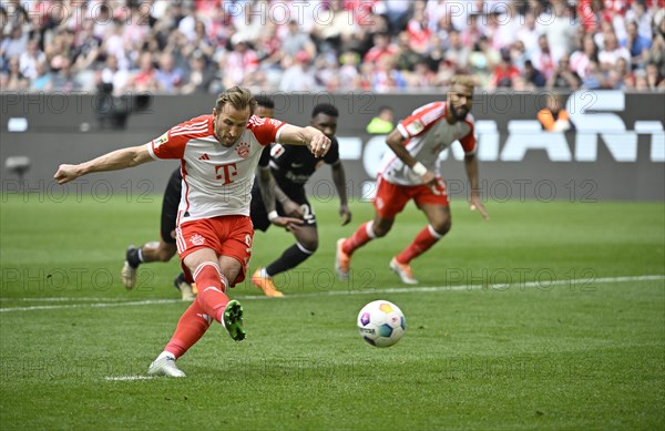 Goal kick, Action, Goal chance, Penalty, Penalty kick, Harry Kane FC Bayern Munich FCB (09) Allianz Arena, Munich, Bavaria, Germany, Europe