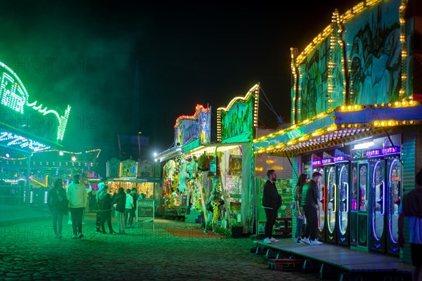 Spring Festival of the Dresden Showmen on the fairgrounds at the Marienbruecke, Dresden, Saxony, Germany, Europe