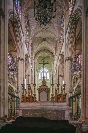 Choir with altar, Romanesque-Gothic Saint-Julien du Mans Cathedral, Le Mans, Sarthe department, Pays de la Loire region, France, Europe