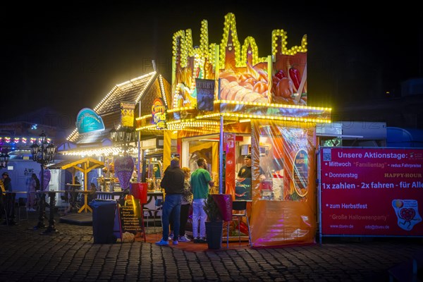 Spring Festival of the Dresden Showmen on the fairgrounds at the Marienbruecke, Dresden, Saxony, Germany, Europe