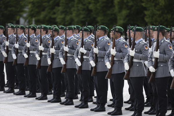 Soldiers from the Bundeswehr Guard Battalion, photographed during the reception of the Lithuanian Minister of Defence by Boris Pistorius (SPD), Federal Minister of Defence, at the BMVg in Berlin, 16.05.2024