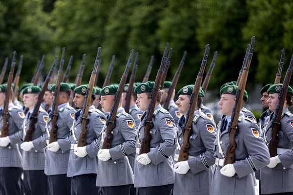 Soldiers from the Bundeswehr Guard Battalion, photographed during the reception of the Lithuanian Minister of Defence by Boris Pistorius (SPD), Federal Minister of Defence, at the BMVg in Berlin, 16.05.2024