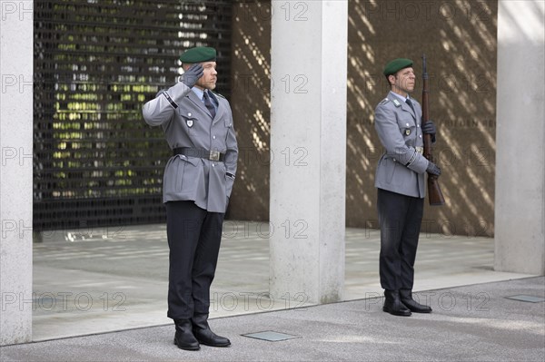 Soldiers from the Bundeswehr Guard Battalion, photographed during the reception of the Lithuanian Minister of Defence by Boris Pistorius (SPD), Federal Minister of Defence, at the BMVg in Berlin, 16.05.2024