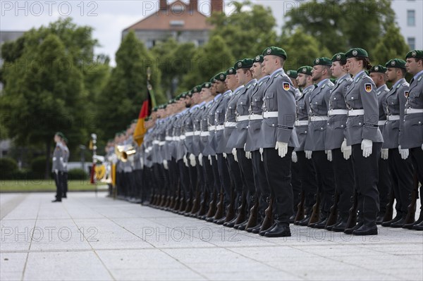 Soldiers from the Bundeswehr Guard Battalion, photographed during the reception of the Lithuanian Minister of Defence by Boris Pistorius (SPD), Federal Minister of Defence, at the BMVg in Berlin, 16.05.2024