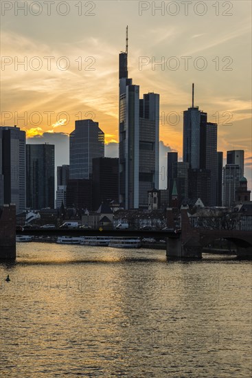 Skyline and banking district at sunset, twilight, Tower 185, Commerzbank, HelaBa, Hessische Landesbank, Deutsche Bank, Alte Bruecke, Frankfurt am Main, Hesse, Germany, Europe