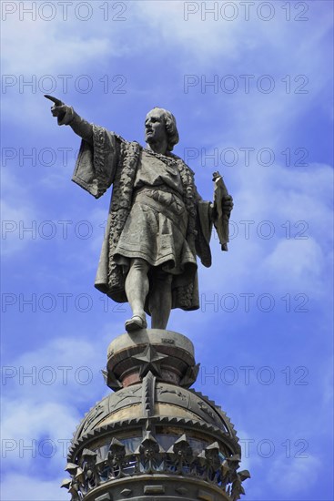 Monument a Colom, Columbus Column, Barcelona, Catalonia, Spain, Europe, Sculpture of a standing figure with outstretched arm in front of a cloudy sky, Europe