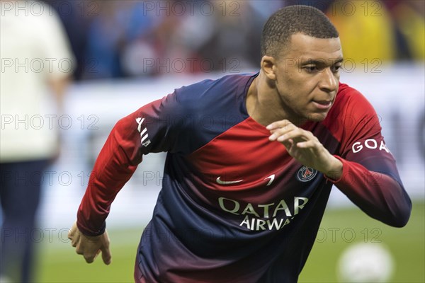 Football match, captain Kylian MBAPPE' Paris St Germain concentrates during the pre-match warm-up, Parc des Princes football stadium, Paris, France, Europe