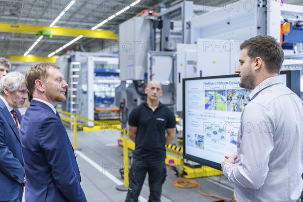 Minister President Michael Kretschmer visited TRUMPF Sachsen SE in Neukirch. After being welcomed by Dr Nicola Leibinger-Kammueller, CEO of TRUMPF SE + Co KG, and Dr Mathias Kammueller, CDO of TRUMPF SE + Co KG, the Minister-President talked to those present and took part in a tour of the company. The company is one of the international market and technology leaders in the field of machine tools and lasers for industrial production, Neukirch/Lausitz, Saxony, Germany, Europe