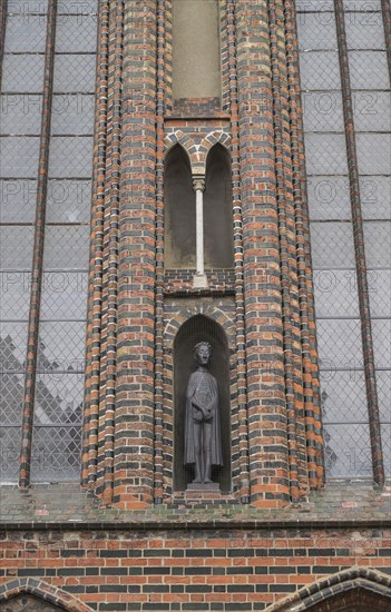 Gerhard Marcks: Christ as the Man of Sorrows, west facade, St Catherine's Church, Koenigstrasse, Luebeck, Lower Saxony, Germany, Europe