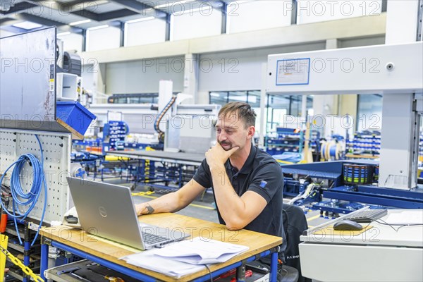 Minister President Michael Kretschmer visited TRUMPF Sachsen SE in Neukirch. After being welcomed by Dr Nicola Leibinger-Kammueller, CEO of TRUMPF SE + Co KG, and Dr Mathias Kammueller, CDO of TRUMPF SE + Co KG, the Minister-President talked to those present and took part in a tour of the company. The company is one of the international market and technology leaders in the field of machine tools and lasers for industrial production, Neukirch/Lausitz, Saxony, Germany, Europe