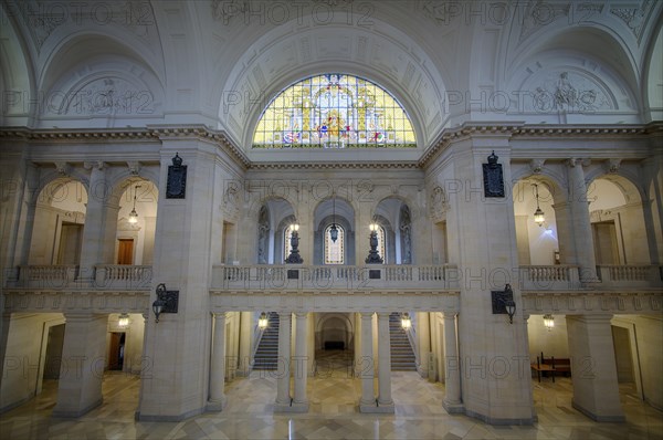 Interior view, main staircase to the gallery, gallery, with group of figures Damnation and Redemption, domed hall, Federal Administrative Court, former Imperial Court of Justice, Leipzig, Saxony, Germany, Europe