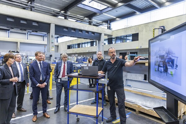 Minister President Michael Kretschmer visited TRUMPF Sachsen SE in Neukirch. After being welcomed by Dr Nicola Leibinger-Kammueller, CEO of TRUMPF SE + Co KG, and Dr Mathias Kammueller, CDO of TRUMPF SE + Co KG, the Minister-President talked to those present and took part in a tour of the company. The company is one of the international market and technology leaders in the field of machine tools and lasers for industrial production, Neukirch/Lausitz, Saxony, Germany, Europe