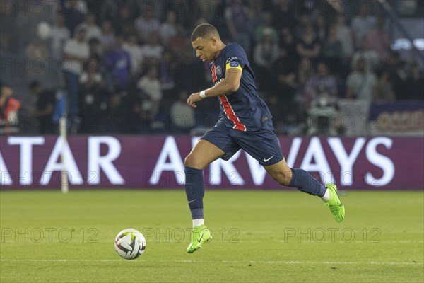 Football match, captain Kylian MBAPPE' Paris St. Germain running with the ball to the left, Parc des Princes football stadium, Paris, France, Europe