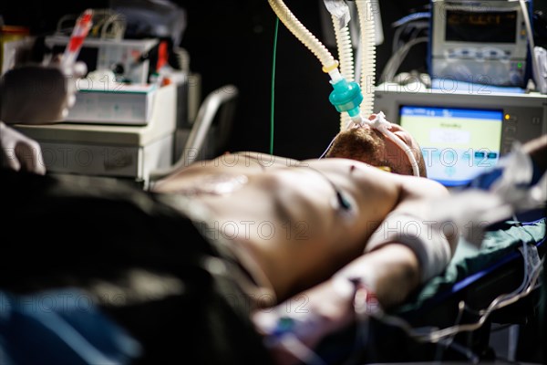 Doctors and paramedics from the Bundeswehr medical service simulate the care of the wounded under operational conditions. Taken as part of the NATO large-scale manoeuvre Steadfast Defender and the German part of the exercise, Quadriga 2024, in Pabrade, 29.05.2024