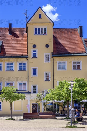 Yellow pointed gable facade on Sanlt-Mang-Platz, with space for text, Kempten, Allgaeu, Bavaria, Germany, Europe