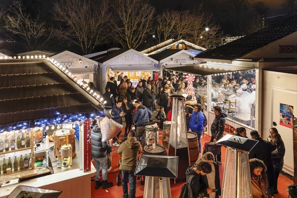 Christmas market at the Jardin de Tuileries, Paris, Ile de France, France, Paris, Ville de Paris, France, Europe