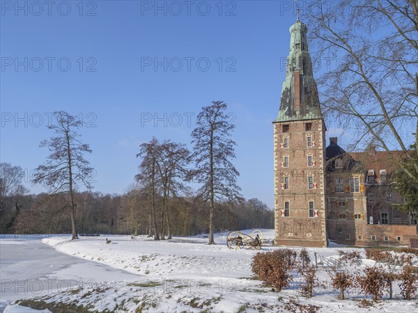 A castle with a tower in a wintry, snow- and tree-covered park landscape under a clear sky, Raesfeld, münsterland, Germany, Europe