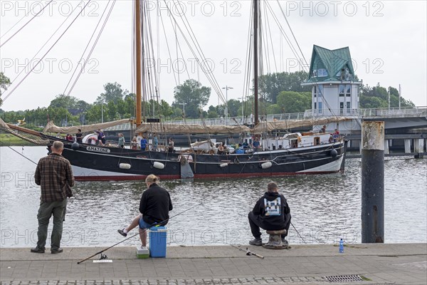 Sailing ship Amazone docks, spectators, harbour, Kappeln, Schlei, Schleswig-Holstein, Germany, Europe