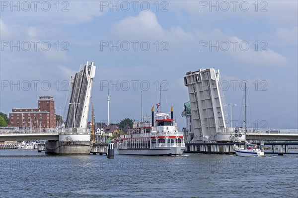 Open bascule bridge, excursion boat Schlei Princess, Kappeln, Schlei, Schleswig-Holstein, Germany, Europe