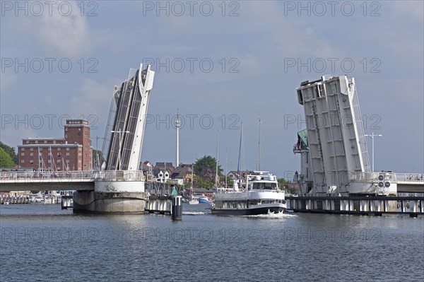 Open bascule bridge, excursion boat, Kappeln, Schlei, Schleswig-Holstein, Germany, Europe