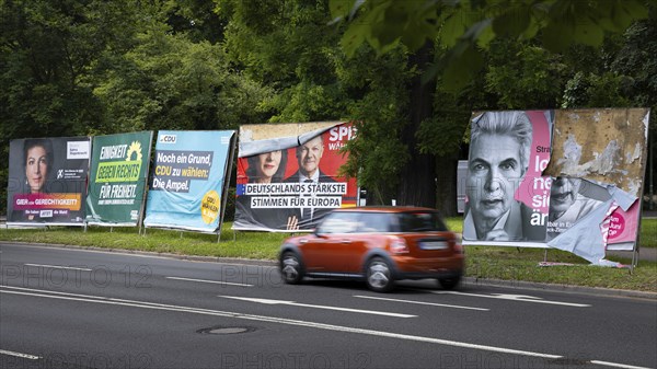 Election posters of the parties Alliance Sahra Wagenknecht, Greens, CDU, SPD and FDP stand on the edge of a street in Frankfurt am Main on the occasion of the 2024 European elections. The elections to the European Parliament will take place in the member states of the European Union (EU) from 6 to 9 June. In Germany, voting will take place on Sunday, 9 June, Bockenheim, Frankfurt am Main, Hesse, Germany, Europe