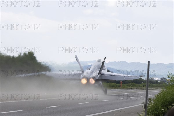 Swiss Air Force F/A 18 fighter aircraft take off and land on the A1 motorway during the Alpha Uno exercise in Payerne on Wednesday, 5 June 2024. The purpose of the military exercise is to strengthen the defence capability of the Swiss Armed Forces through so-called decentralisation. (DDPS/DDPS, Sam Bosshard)