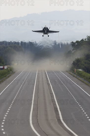 Swiss Air Force F/A 18 fighter aircraft take off and land on the A1 motorway during the Alpha Uno exercise in Payerne on Wednesday, 5 June 2024. The purpose of the military exercise is to strengthen the defence capability of the Swiss Armed Forces through so-called decentralisation. (DDPS/DDPS, Philipp Schmidli)