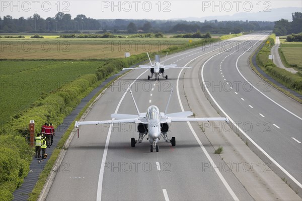 Swiss Air Force F/A 18 fighter aircraft take off and land on the A1 motorway during the Alpha Uno exercise in Payerne on Wednesday, 5 June 2024. The purpose of the military exercise is to strengthen the defence capability of the Swiss Armed Forces through so-called decentralisation. (DDPS/DDPS, Philipp Schmidli)