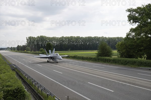 Swiss Air Force F/A 18 fighter aircraft take off and land on the A1 motorway during the Alpha Uno exercise in Payerne on Wednesday, 5 June 2024. The purpose of the military exercise is to strengthen the defence capability of the Swiss Armed Forces through so-called decentralisation. (DDPS/DDPS, Clemens Laub)