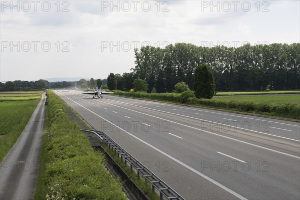 Swiss Air Force F/A 18 fighter aircraft take off and land on the A1 motorway during the Alpha Uno exercise in Payerne on Wednesday, 5 June 2024. The purpose of the military exercise is to strengthen the defence capability of the Swiss Armed Forces through so-called decentralisation. (DDPS/DDPS, Clemens Laub)