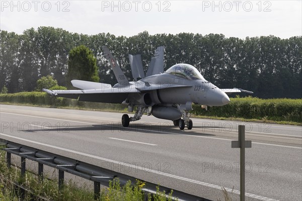 Swiss Air Force F/A 18 fighter aircraft take off and land on the A1 motorway during the Alpha Uno exercise in Payerne on Wednesday, 5 June 2024. The purpose of the military exercise is to strengthen the defence capability of the Swiss Armed Forces through so-called decentralisation. (DDPS/DDPS, Sam Bosshard)