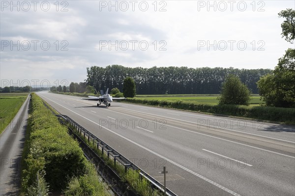 Swiss Air Force F/A 18 fighter aircraft take off and land on the A1 motorway during the Alpha Uno exercise in Payerne on Wednesday, 5 June 2024. The purpose of the military exercise is to strengthen the defence capability of the Swiss Armed Forces through so-called decentralisation. (DDPS/DDPS, Clemens Laub)