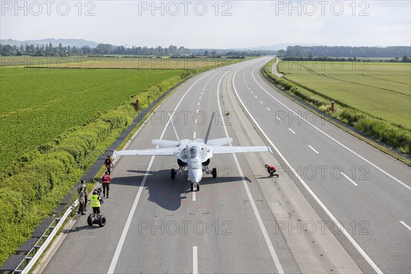 Swiss Air Force F/A 18 fighter aircraft take off and land on the A1 motorway during the Alpha Uno exercise in Payerne on Wednesday, 5 June 2024. The purpose of the military exercise is to strengthen the defence capability of the Swiss Armed Forces through so-called decentralisation. (DDPS/DDPS, Philipp Schmidli)