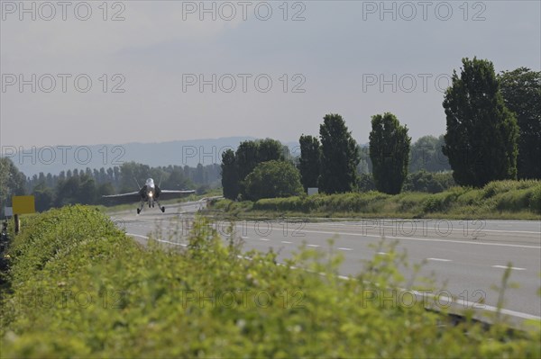 Swiss Air Force F/A 18 fighter aircraft take off and land on the A1 motorway during the Alpha Uno exercise in Payerne on Wednesday, 5 June 2024. The purpose of the military exercise is to strengthen the defence capability of the Swiss Armed Forces through so-called decentralisation. (DDPS/DDPS, Sam Bosshard)