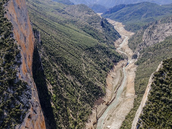 Close-up of a winding river meandering through a rocky and green landscape, aerial view, Congost de Mont-rebei gorge, Noguera Ribagorçana Mont-rebei Natural Park, Montsec mountain range, Noguera Ribagorçana river, Lleida province, Catalonia, Aragon, Spain, Europe